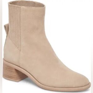 Dolce Vita Suede Linny H2O 7.5 WIDE, worn twice.